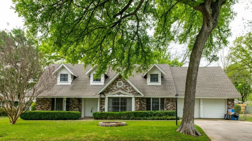 House in Benbrook neighborhood of Fort Worth, TX