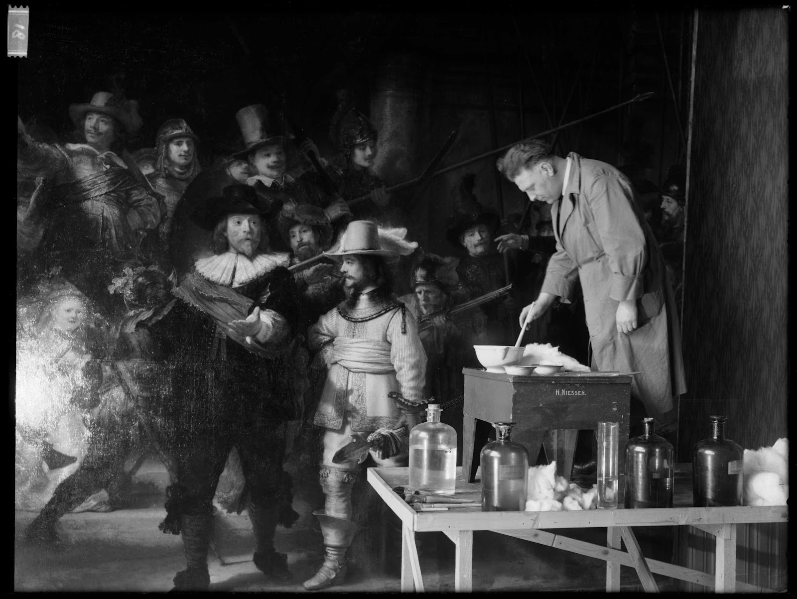 The Rijksmuseum’s paintings restorer removing varnish in 1946-47