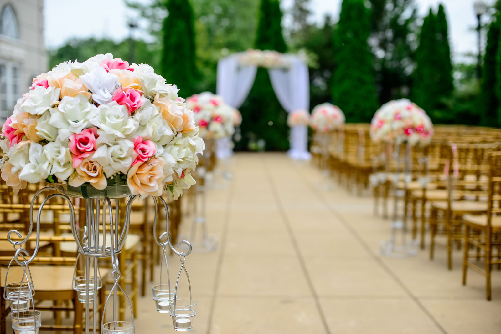 How to use Social Media To Market Your Wedding Venue