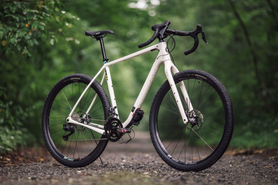 How to Choose Between Mountain Bike Drop Bars vs. Flat Bars