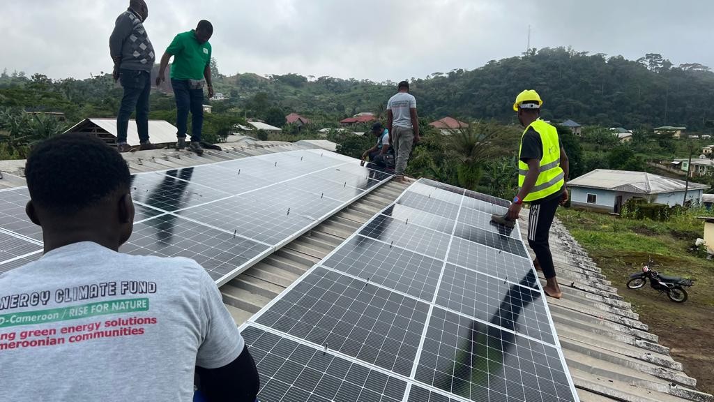 Installation of solar panels at the Bangem district hospital