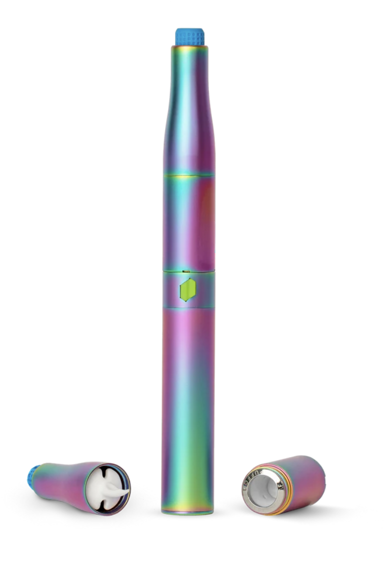 Imagem de um vaporizador de concentrados portátil. A prática Canetinha da  Puffco, Puffco Plus, colorida, com duas peças expostas ao lado