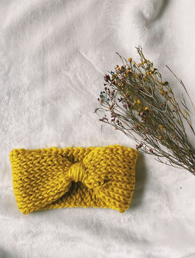 Check out this fun easy Tunisian crochet earwarmer pattern. It's the perfect one-skein one-hour project to practice the Tunisian knit stitch!