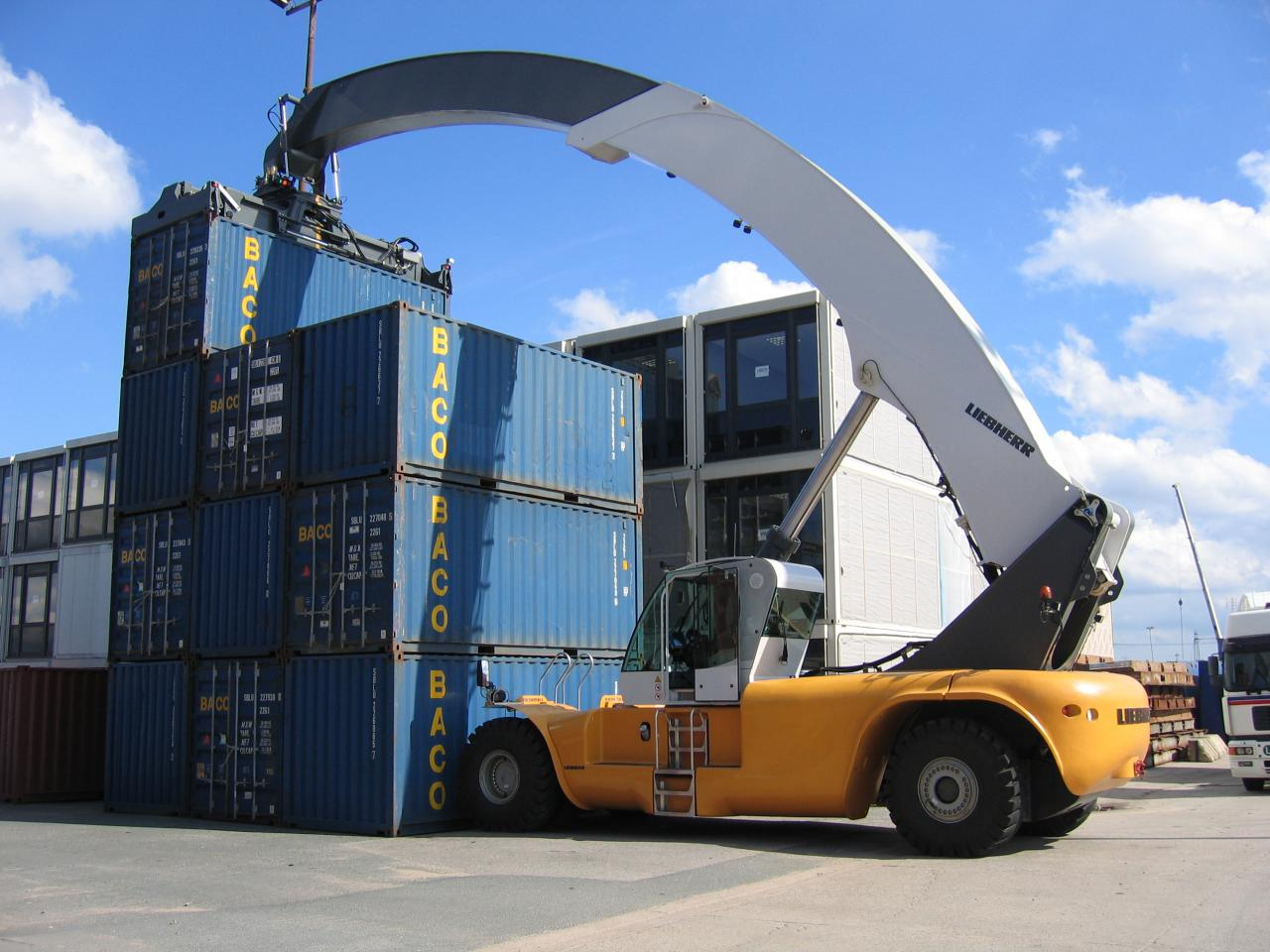 Advanced companies in the production of cargo-lifting equipment
