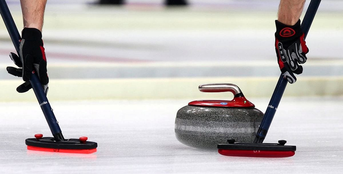Curlingové sázení: základní informace o pravidlech, hlavních turnajích a nabídkách sázkových kanceláří