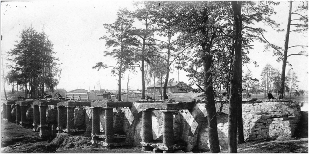 Плотина на территории Генеральской дачи в г. Свердловске. Фотография, 1930-е гг.