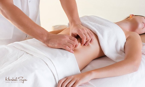Massage body thường xuyên giúp da luôn sáng mịn và loại bỏ mỡ thừa