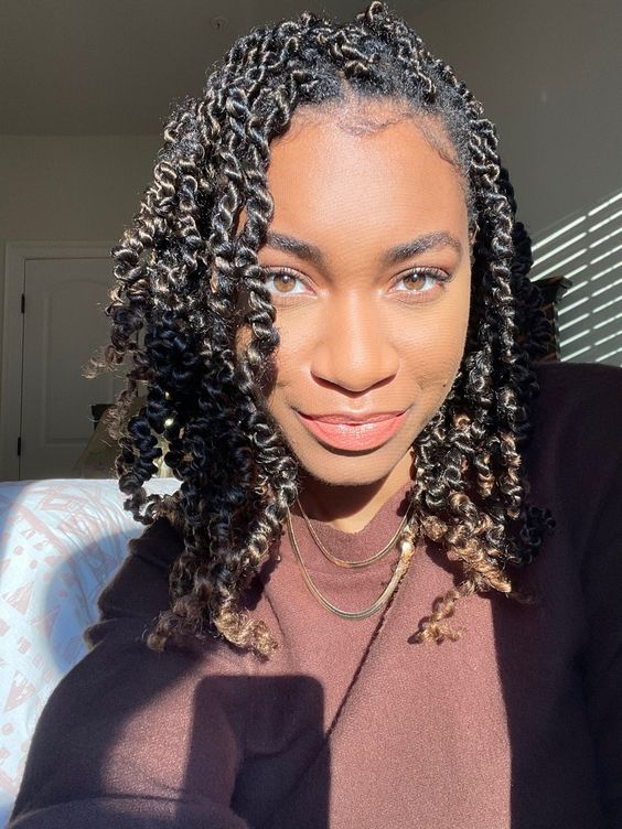 Lady shows off this hairdo in a gorgeous selfie 