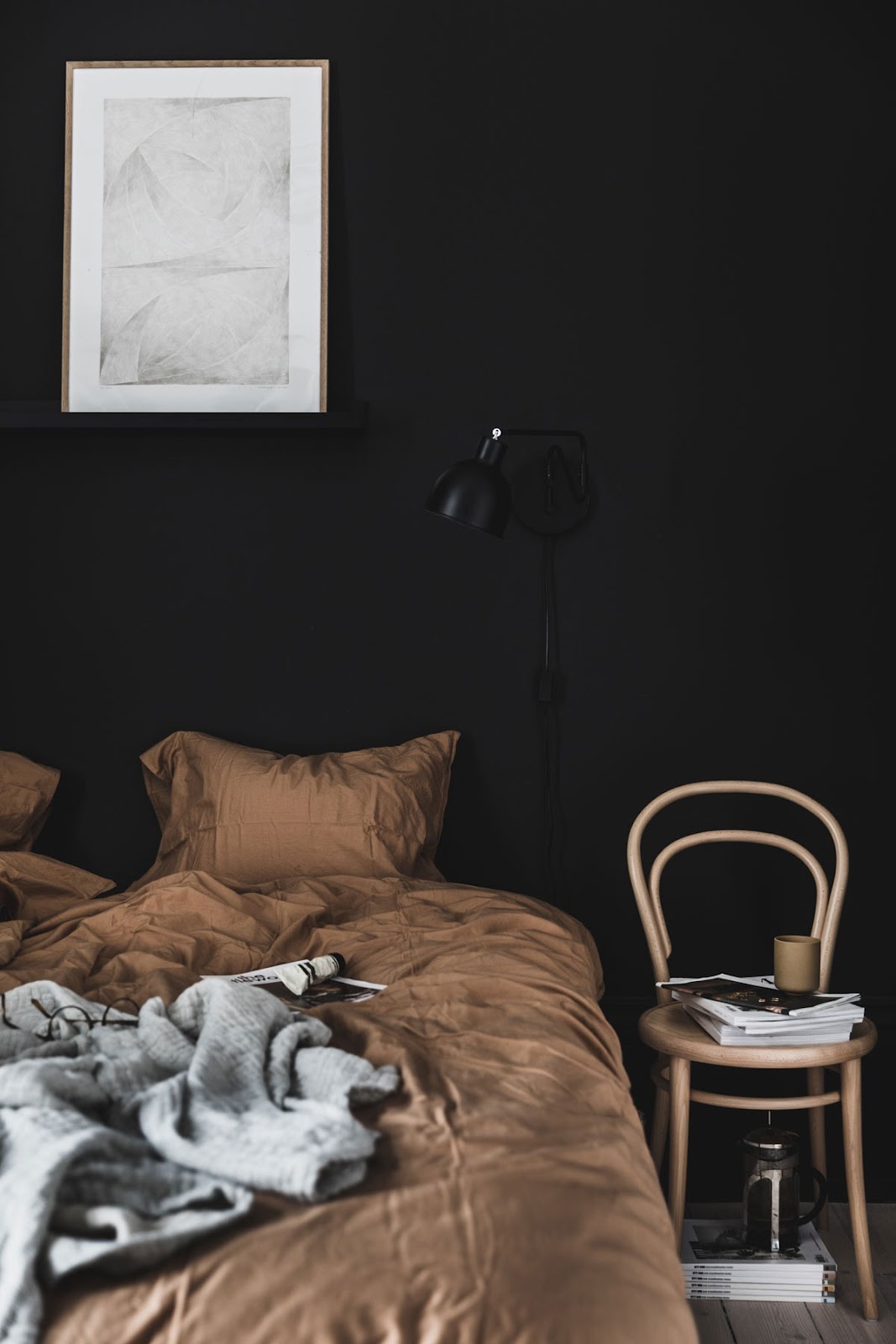 Earthy tones in Black Bedroom Design