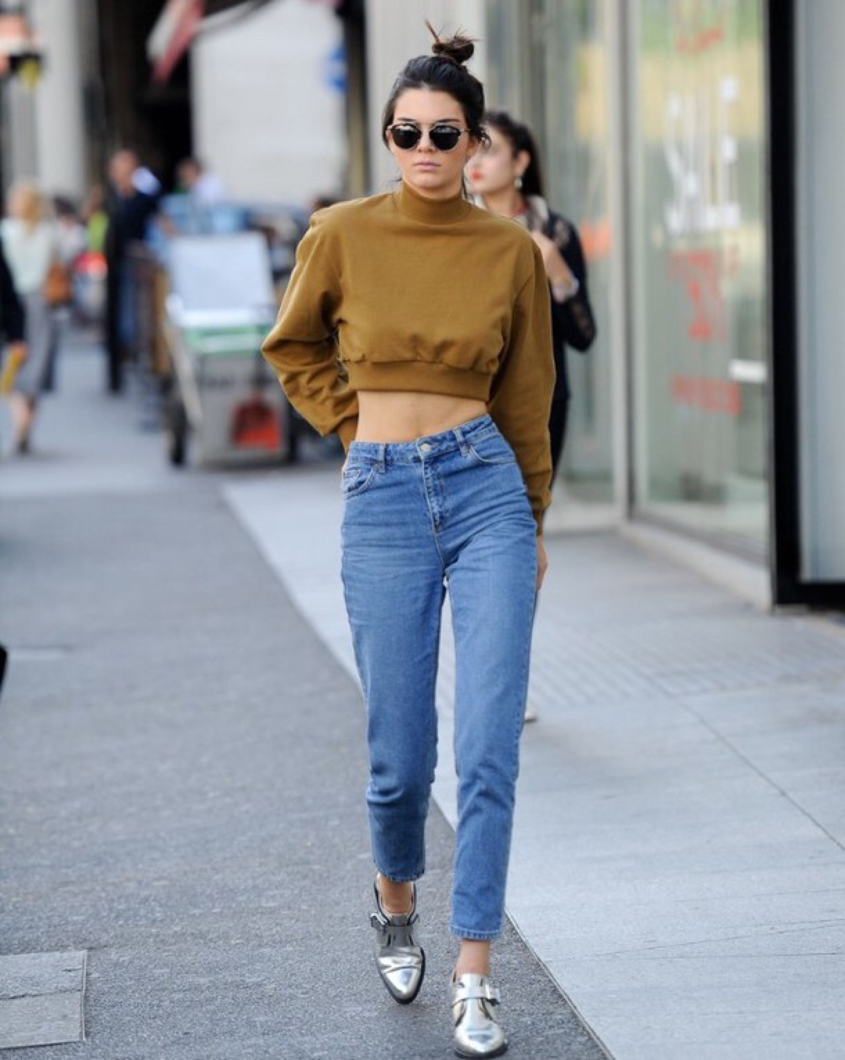 4 Ways To Style Mom Jeans Her Campus