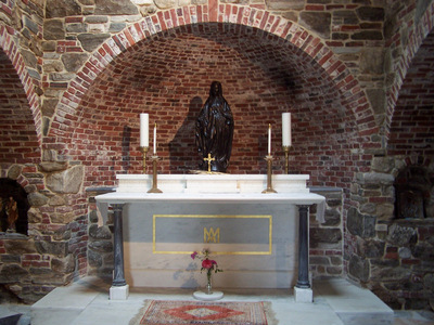 The retreat houses a Cenacle for prayer, especially dedicated to Marian devotions.