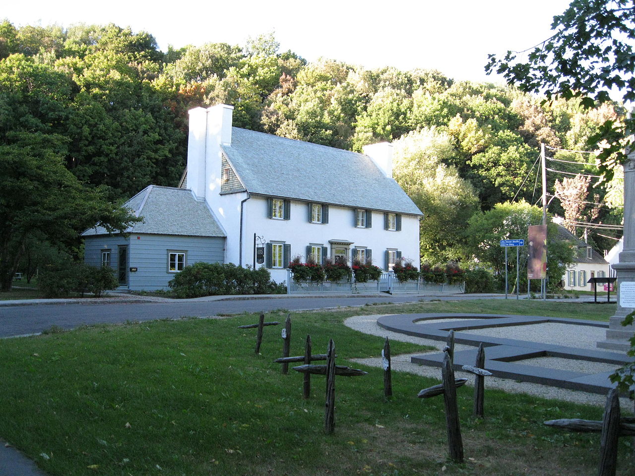 oldest buildings canada