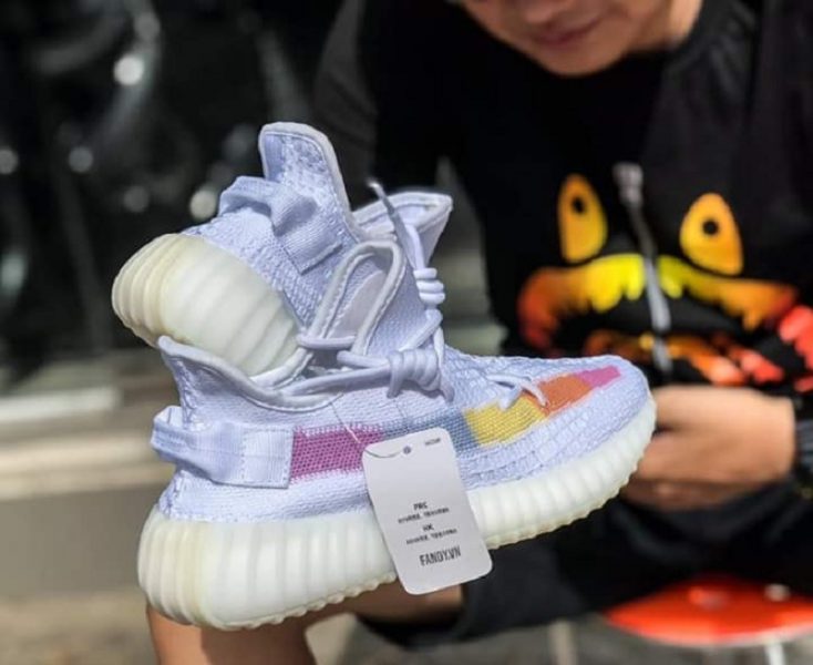 giay adidas yeezy 350 V2 rainbow