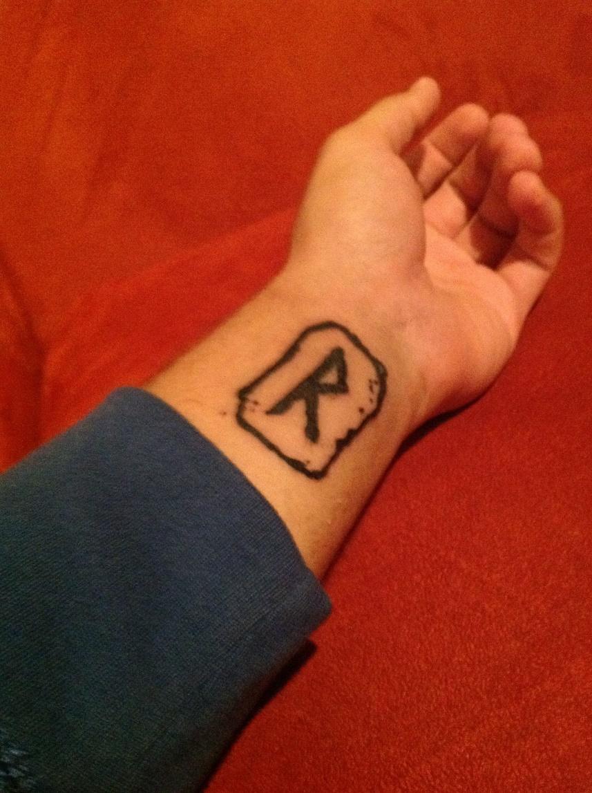 At last! My wrist tattoo! This #awesome viking rune called "Raido" means  travel. | Rune tattoo, Roman tattoo, Tattoos