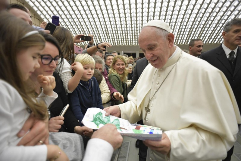 Đức Thánh Cha chào ban nhân viên và các gia đình Vatican: Chúc mừng Giáng sinh!