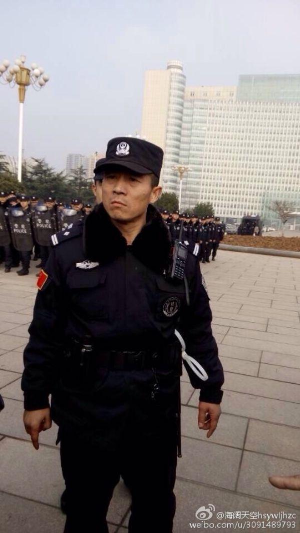 山东临沂上千出租车司机连日罢工特警开枪打伤1人