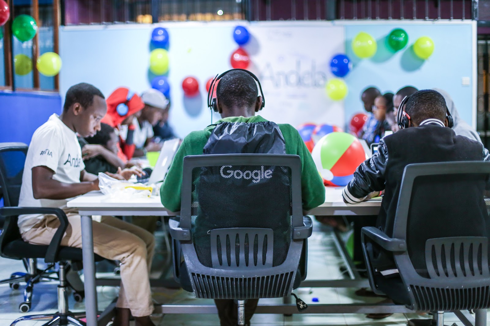 Étudiants au hub d’Andela au Kenya
