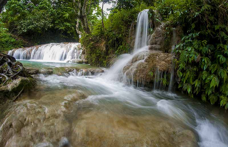 Hieu Waterfall in Pu Luong