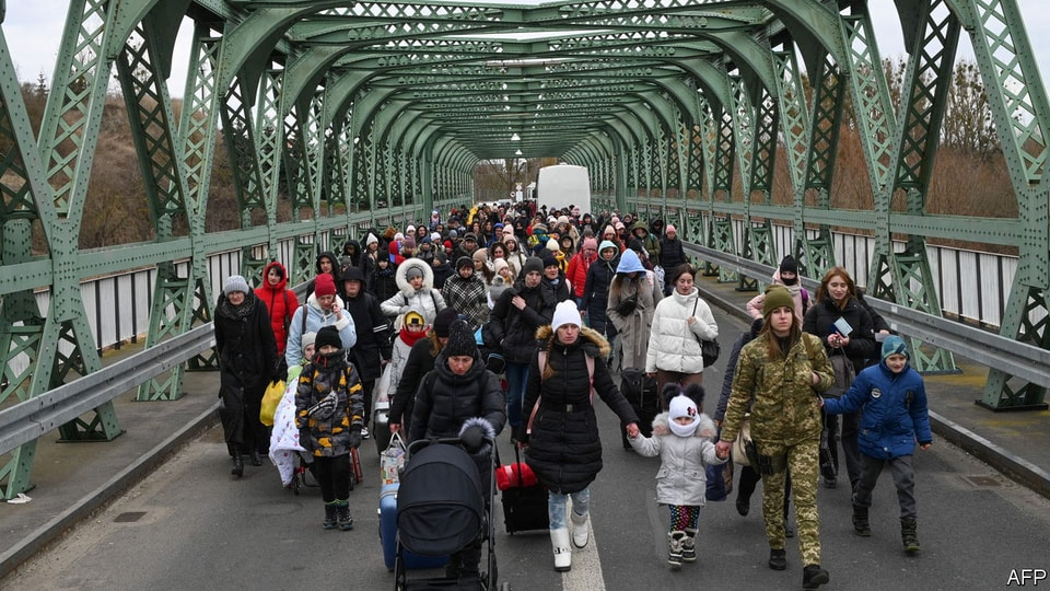 28 млн. человек останется на Украине, пишет The Economist приводя данные демографов. Депопуляция ускоряет закат Украины, , одной из самых быстро сокращающихся стран в мире.