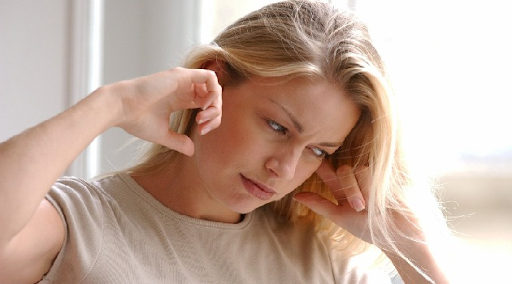 Tình trạng ù tai khi ngủ tiềm ẩn nhiều chứng bệnh