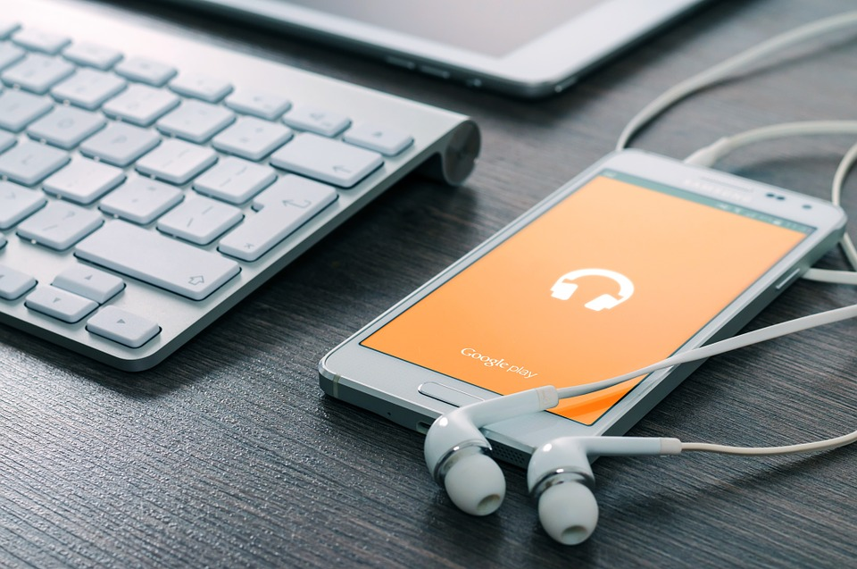 Like Listening To Music Online? Here Are Some Hacks For All Music Lovers