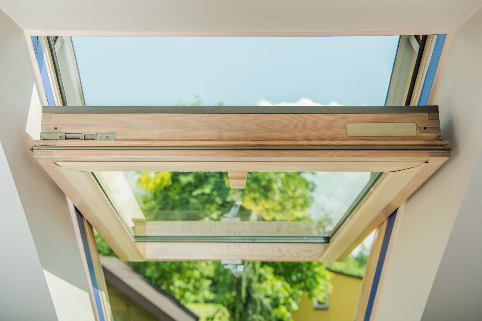 Open skylight window that improve ventilation