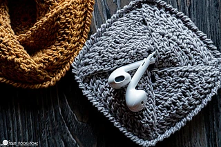 earbuds pouches in crochet thread