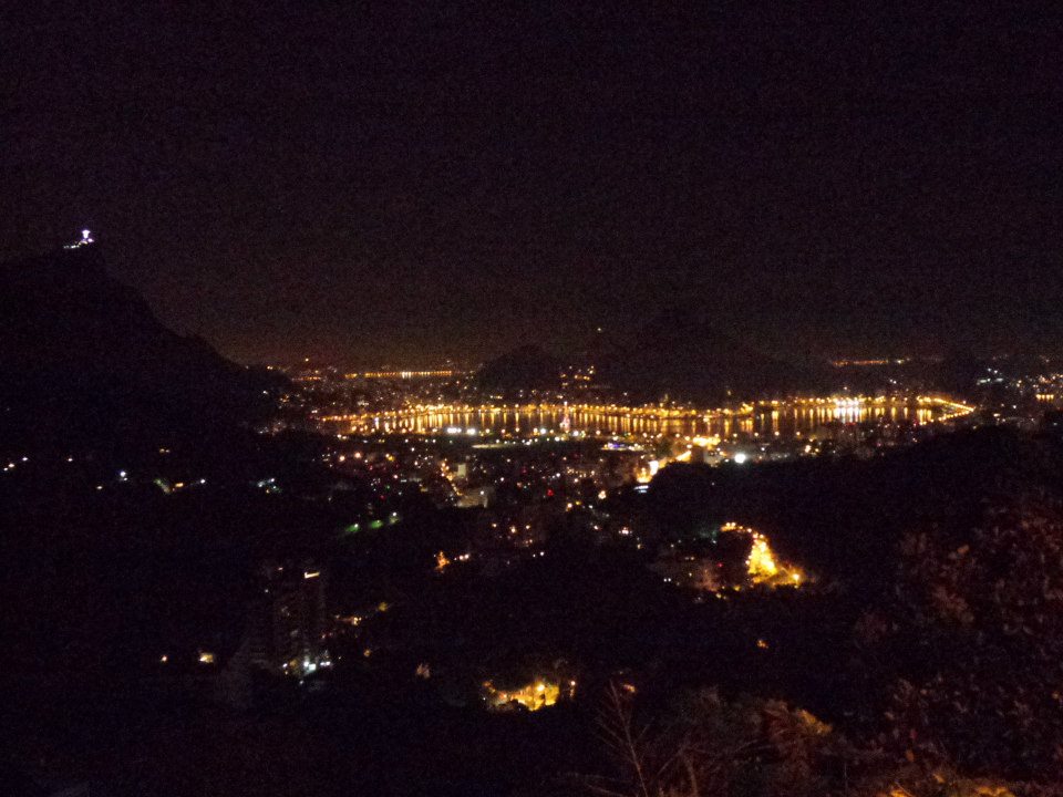 Rocinha de noche.jpg