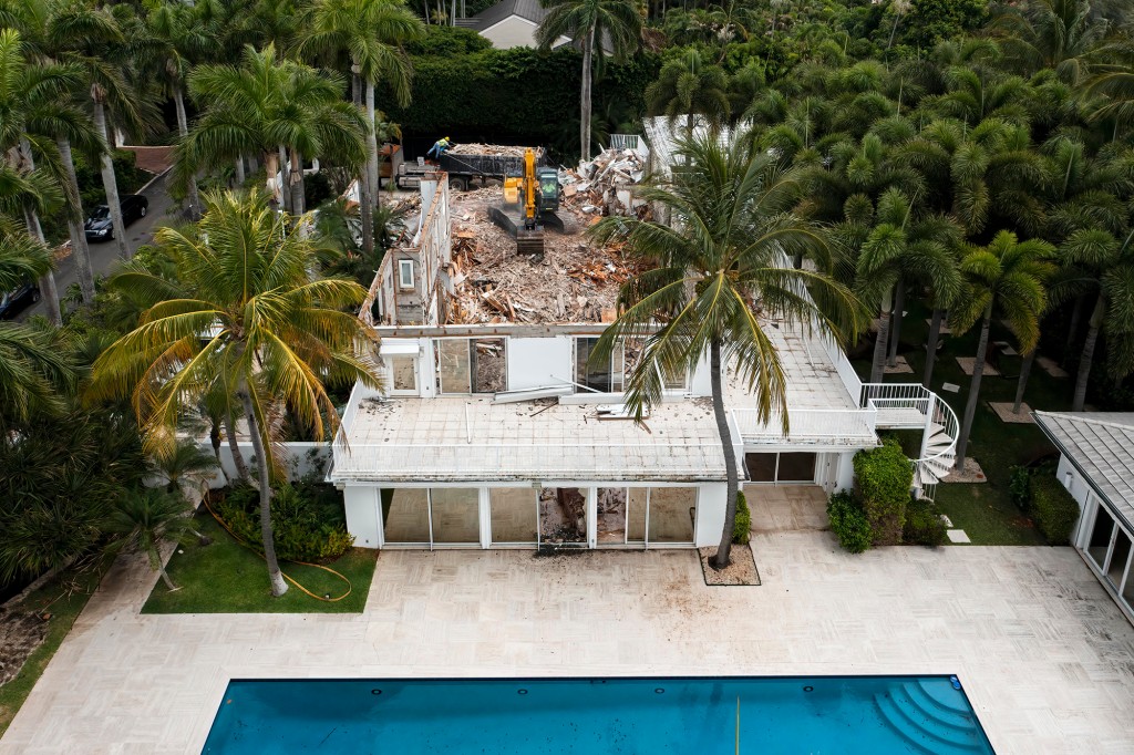 BG Group Demolition crews tear down the Palm Beach home of late financier and sex offender Jeffrey Epstein in Palm Beach, Florida on April 20, 2021.