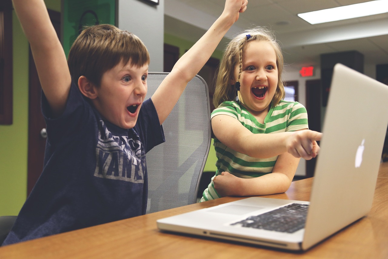 Children are looking at the laptop screen