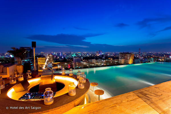 Hồ bơi Des Arts Sài Gòn - hồ bơi đẹp ở TP.HCM (nguồn Hotel Des Art)
