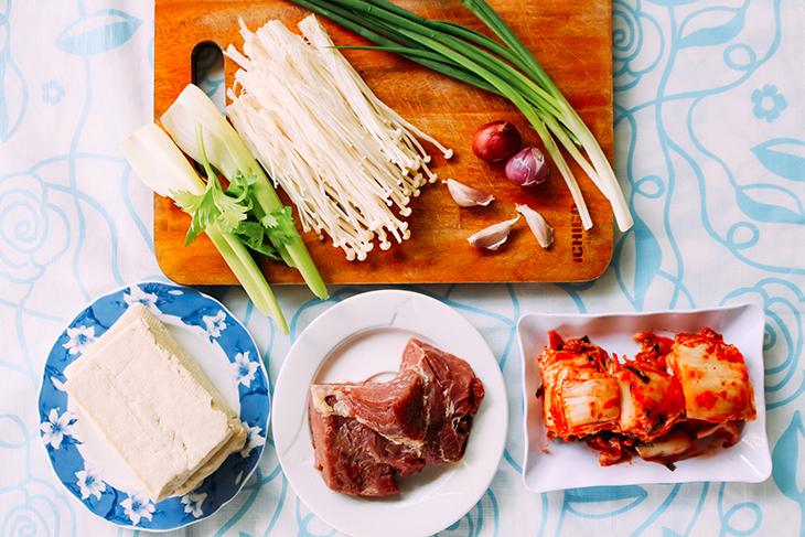  
Canh kim chi thịt bò hấp dẫn - Ảnh minh họa