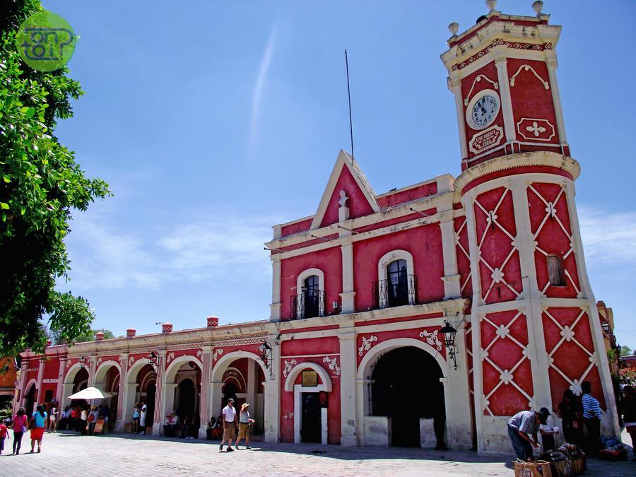 https://mexicodesconocidoviajes.mx/wp-content/uploads/2019/09/el_castillo_rojo_de_bernal_by_on_toi_d7dyhoi-fullview.jpg
