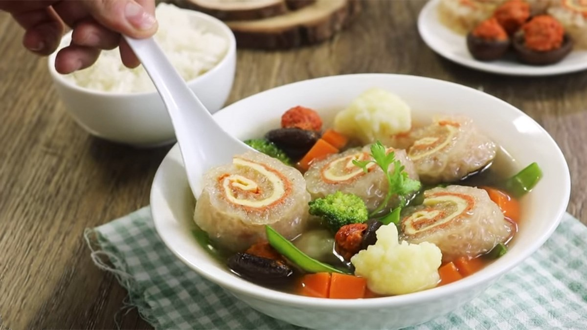 Làm mâm cơm cúng ông Công ông Táo (ảnh minh họa)