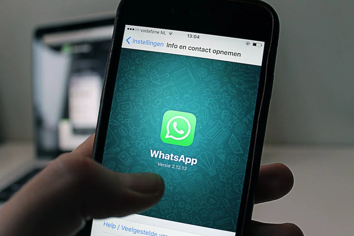 Why People Use WhatsApp Instead Of Texting