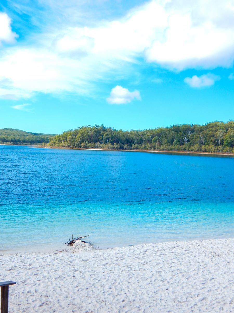 Sunny day Lake McKenzie Fraser Island