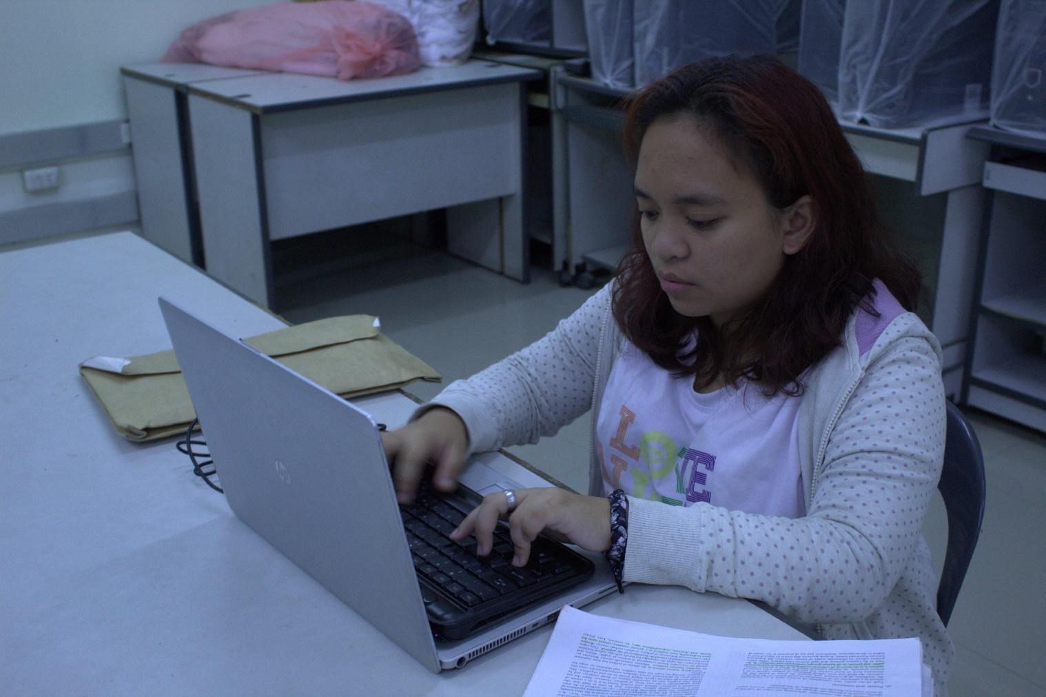 A person sitting at a desk and using a computer

Description automatically generated