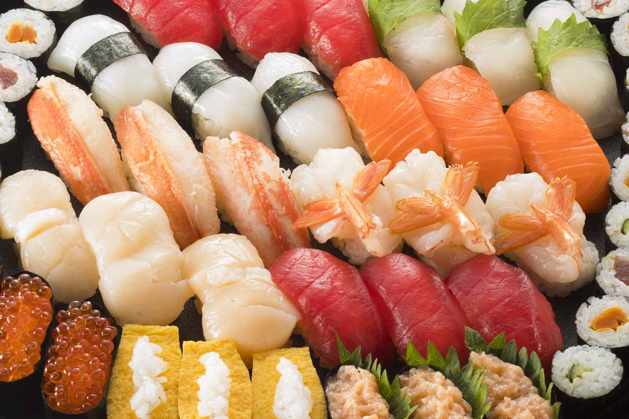 新鮮なネタで海鮮を楽しむなら「お寿司（特にホタテ、マグロ）」