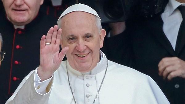 http://www.familysecuritymatters.org/imgLib/20130315_pope_francis_waving_large.jpg