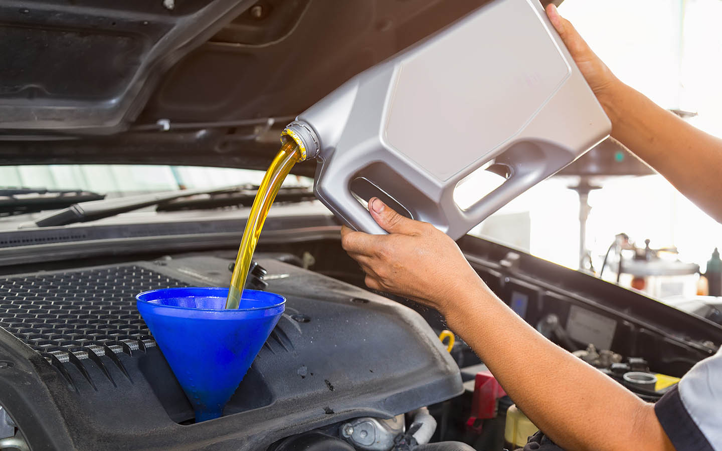 oil changing is one of the diy car repairs for owners