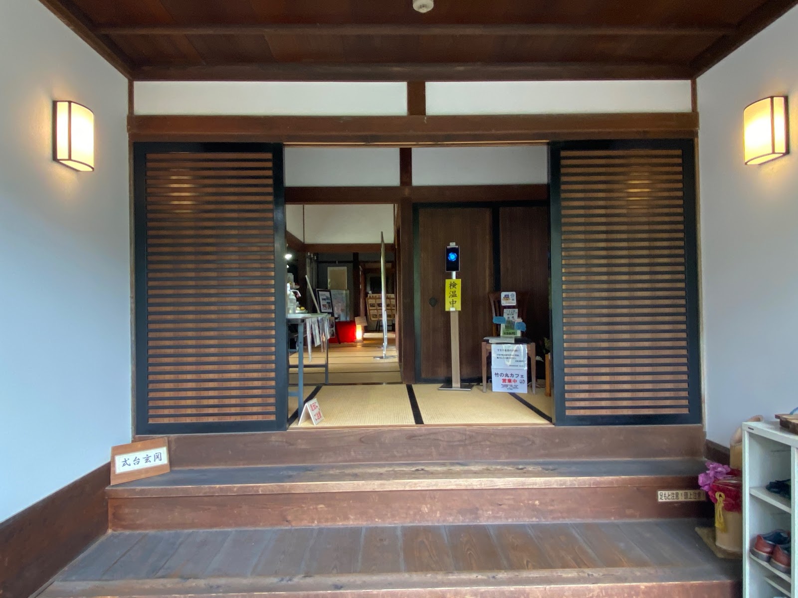 「竹の丸スイーツカフェ」の内装