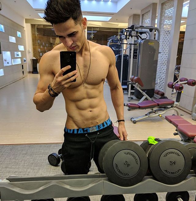 Priyank Sharma Biography, Age, Height, Gf, Family & More - BioExposed