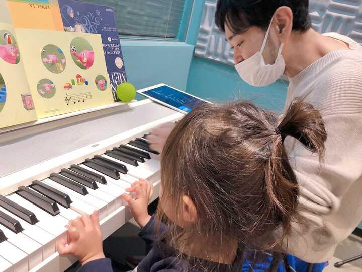 体験談 キーボードルームでソルフェージュ レッスンを頑張ってます 2才 こども音楽ニュース