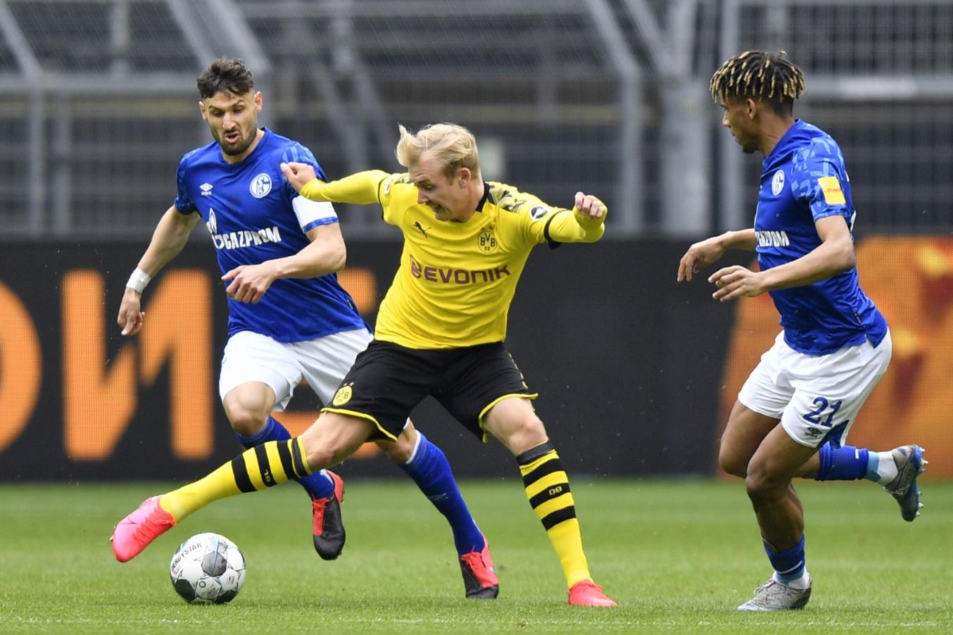 Borussia Dortmund đã đánh bại Schalke 4 bàn không gỡ ở trận đấu trong năm 2020