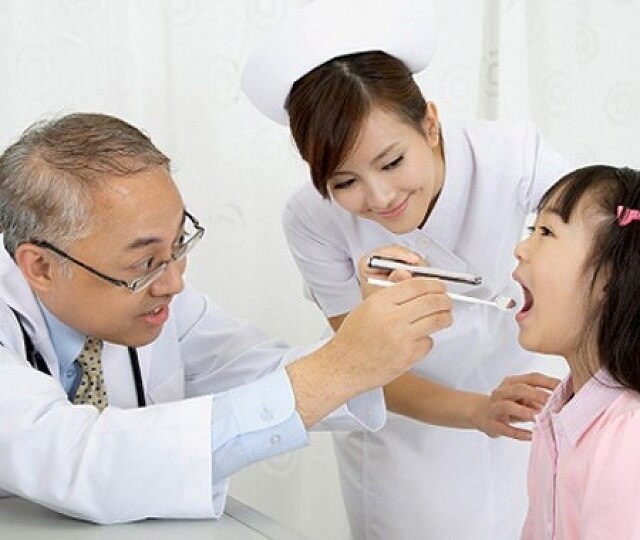 Cắt amidan cho trẻ khi có chỉ định của bác sĩ