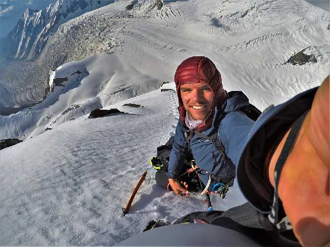 Джеймс Прайс (James Price) на вершине Мейдон Сар (Maidon Sar, 6090 метров). Фото James Price