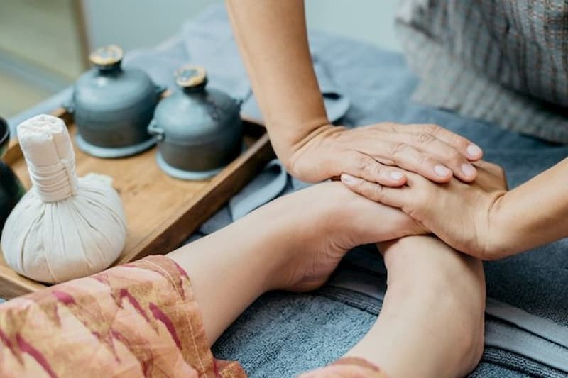 Massage chân thư giãn