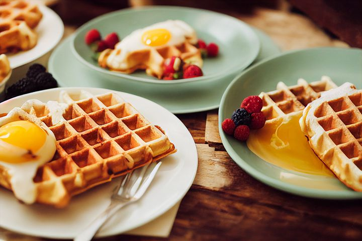 A Quick Recipe to Make Waffles and Eggs