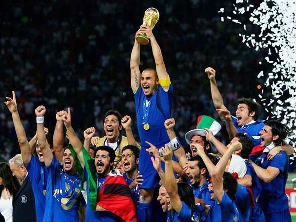 winning team in the World Cup holding a trophy