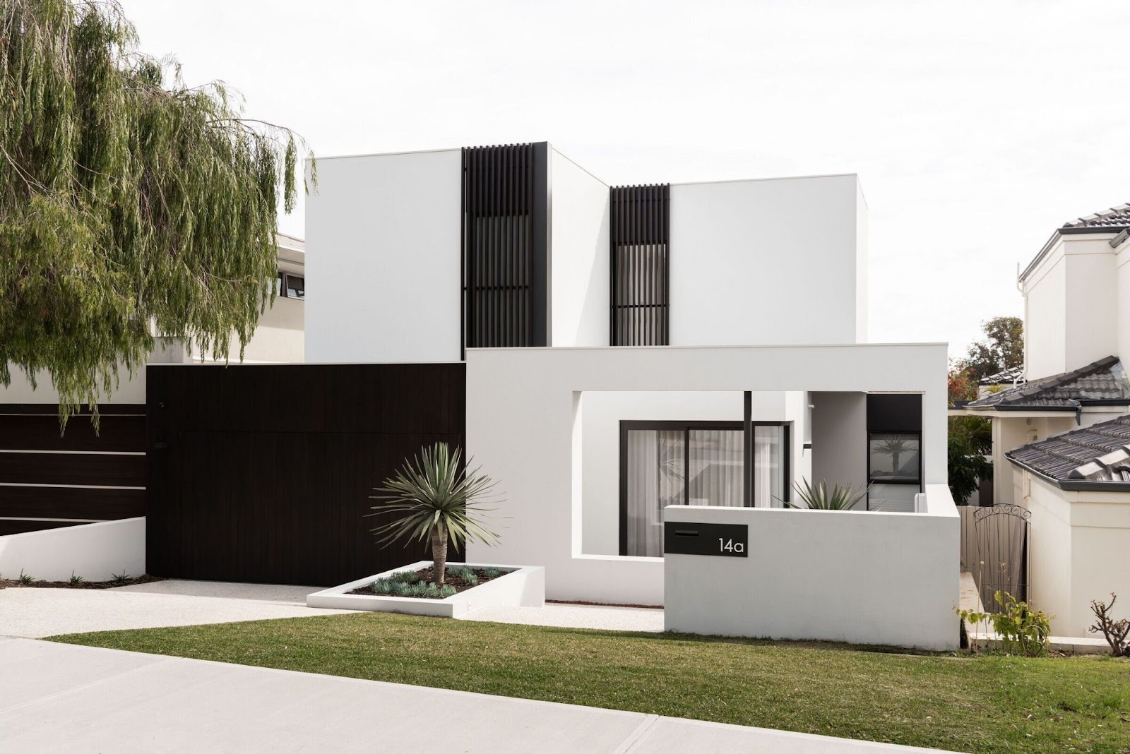 Rumah monokrom